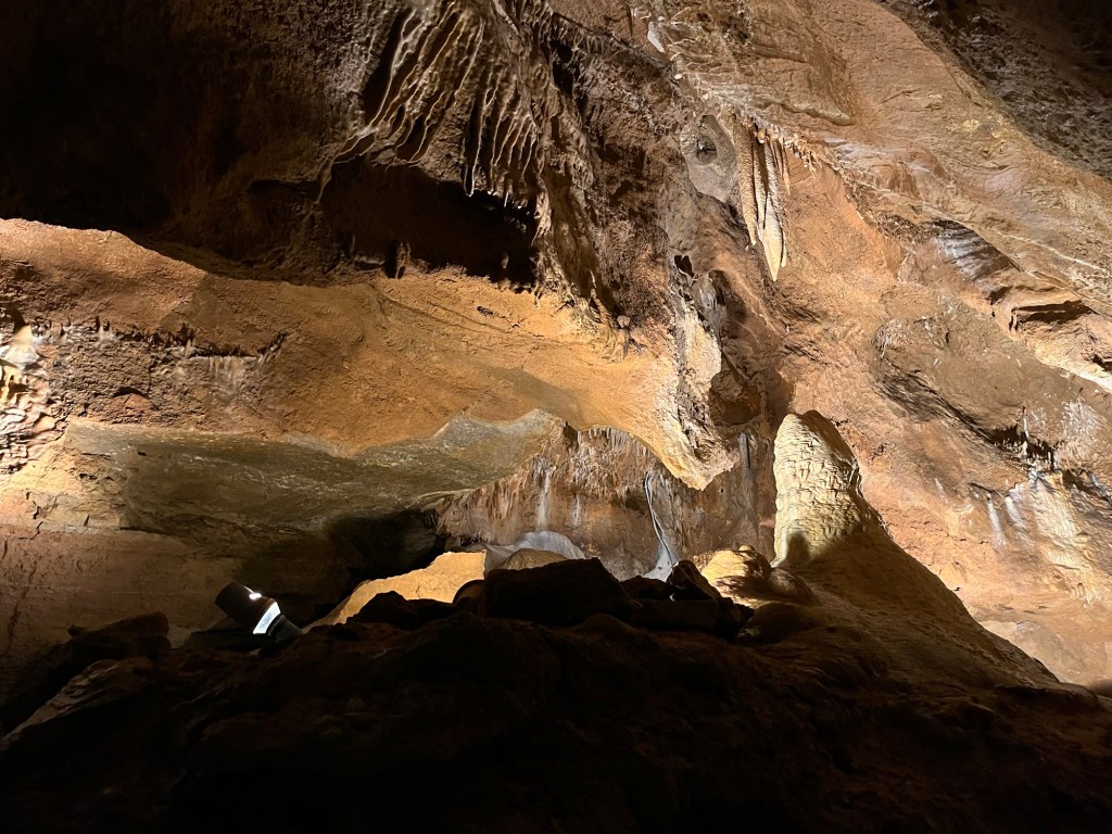 Zlatý kůň Cave